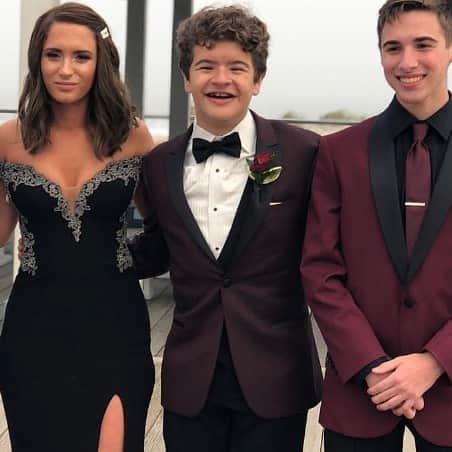 アイクベーハーさんのインスタグラム写真 - (アイクベーハーInstagram)「We're betting @gatenm123 of @strangerthingstv was the best dressed at prom in our classic burgundy tux! He brought dapper to a new realm 👨‍💼✨ . . . . . . . . . . . . . . . . . . . #menswear #suitup #ikebehar #classic #classicmenswear #mensstyle #suitandtie #menswearblog #vintage #film #style #mensfashion #fashionblog #suitandtie #blacktie #behar #suited #whiskey #fallfashion #tuxedo #slimfitsuit #ties #mtmevent #plaid #patterns #dapper #gatenmatarazzo #strangerthings #prom」5月9日 7時28分 - ikebehar