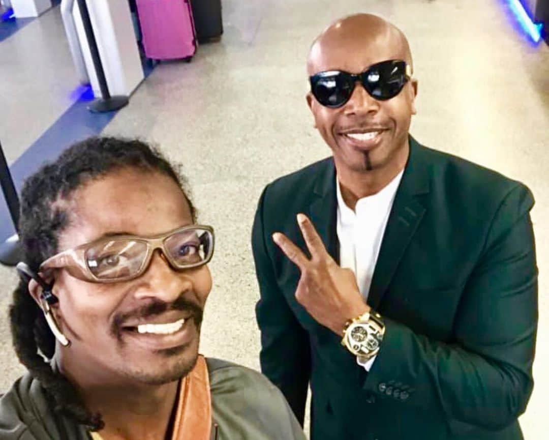 MCハマーのインスタグラム：「😎 #CaliforniaIsTheWave 🌊 Smile #HammersHouseParty 🕺🏿」