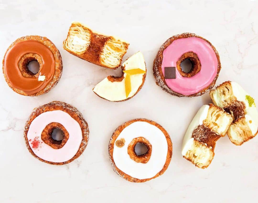DOMINIQUE ANSEL BAKERYさんのインスタグラム写真 - (DOMINIQUE ANSEL BAKERYInstagram)「A few days from now on May 10th, the Cronut® is turning 6 years old (it’s old enough for first grade - man how they grow up fast!). What was the first flavor you ever tried? #CronutTurns6 (📸 by @brentherrig)」5月9日 6時24分 - dominiqueansel