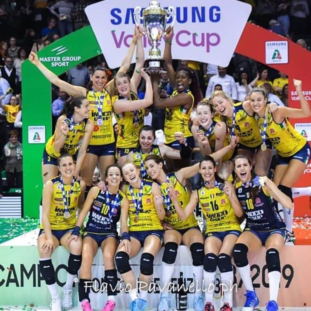 カースタ・ロウさんのインスタグラム写真 - (カースタ・ロウInstagram)「This group kills. Proud and excited to be a part of it. Italian league champions, let’s goooo」5月9日 6時24分 - karstalowe