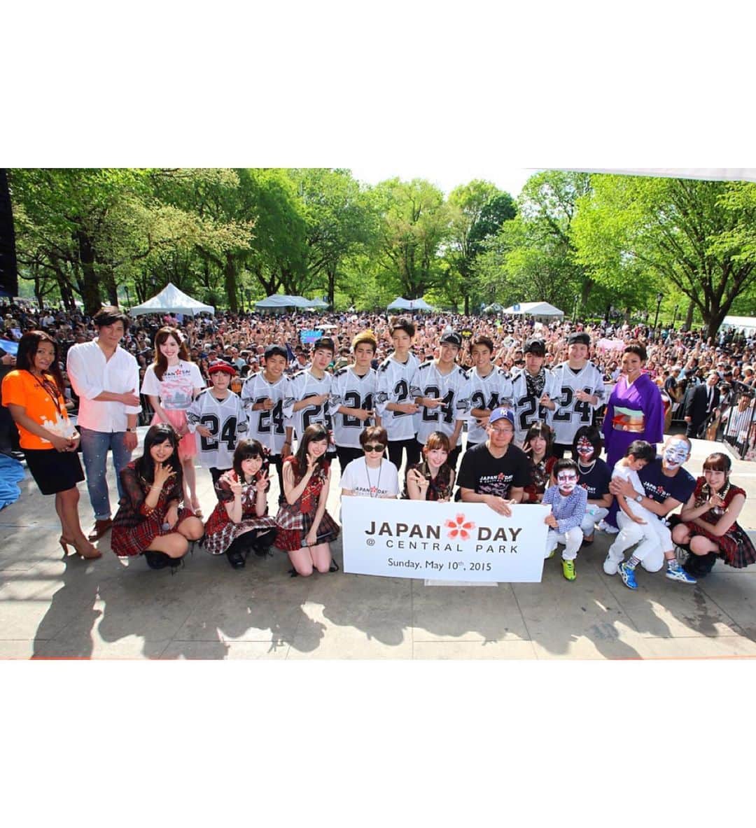 メロディー・モリタさんのインスタグラム写真 - (メロディー・モリタInstagram)「Excited to be a part of JAPAN DAY as their charity ambassador this coming Sunday (5/12)!😊🙌🇺🇸🇯🇵 I had the honor of being their Sakura Ambassador four years ago, which was also the year AKB48 came all the way from Japan.🌸 We (including all performers and visitors) danced to their global hit song “Koi Suru Fortune Cookie" all together, and I remember it just like yesterday.☺️ Swipe for pics! This will be the 13th annual JAPAN DAY @centralparknyc, and as usual, there will be tons of booths where you can experience all kinds of Japanese culture, indulge in Japanese soul food for *free*, dances inspired by the 2020 Olympics and more!✨ There will also be JAPAN NIGHT where top artists such as MISIA, PUFFY AMIYUMI, HYDE, and Wagakki Band will be performing at their respective venues.🎤🎶 If you live in/near the NYC area, definitely come join the fun! If you see me around, please say hi!! I would love to meet you all🤗 Hope to see you there!💖 * 毎年約5万人がニューヨークのセントラルパークに集う、アメリカ最大の日米交流イベント「JAPAN DAY @ Central Park」🇺🇸🇯🇵✨ 13回目となる今年は5月12日（日）に開催され、私はチャリティアンバサダーとして参加させていただきます！😊 * 4年前に桜アンバサダーを務めさせて頂いた時には日本からAKB48のメンバーも来られ、「恋するフォーチュンクッキー」を会場の皆さんと踊った光景を昨日の事の様に思い出します。 * 今回も毎年恒例の様々な日本文化が楽しめるブース、無料の日本のソウルフードはもちろん、オリンピックをテーマにした音頭やスペシャルゲストも登場します🙌 * 「JAPAN NIGHT」にはMISIAさん、PUFFY AMIYUMIさん、HYDEさん、和楽器バンドさんなど、豪華ラインアップでのライブもそれぞれの会場で開催されます。 * ニューヨーク、又はニューヨーク近郊にお住いの皆さん、日本を感じられる素敵な1日を思いっきり楽しみましょう‼️😆 そして、もしも私を見かけましたら是非お声をかけてくださいね！☺️🎀 #NY #JAPANDAY #charity #AKB48」5月9日 6時17分 - melodeemorita