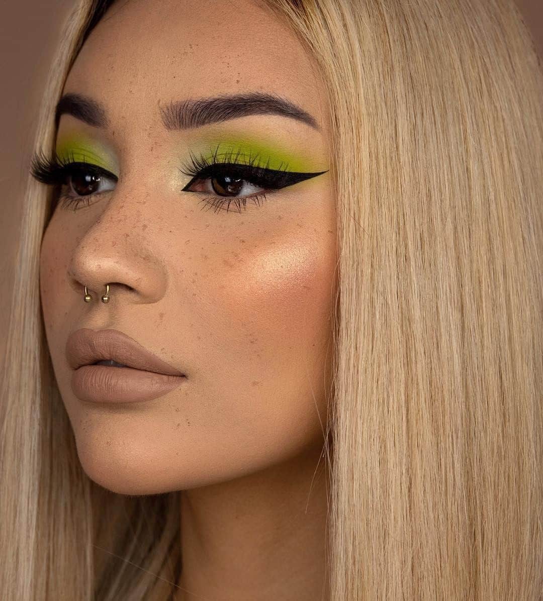 NYX Cosmeticsさんのインスタグラム写真 - (NYX CosmeticsInstagram)「Eyeliner? #SNATCHED ✔🔥 @byjeannine uses our Epic Ink Liner to achieve this precise cat eye ✨ || #nyxcosmetics #nyxprofessionalmakeup #crueltyfreebeauty」5月9日 6時29分 - nyxcosmetics
