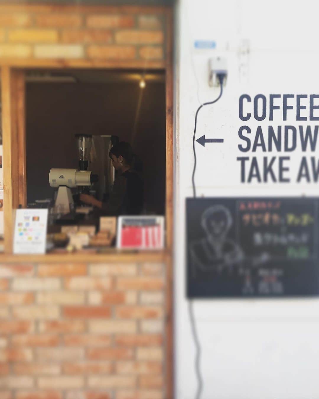 goodcoffeemeさんのインスタグラム写真 - (goodcoffeemeInstagram)「A new little coffee spot in Hatsudai. Coffee by Single O!  @vja  #getbettercoffeeandsandwitch #goodcoffee_hatsudai #goodcoffee_tokyo #singleojapan」5月9日 6時41分 - goodcoffeeme