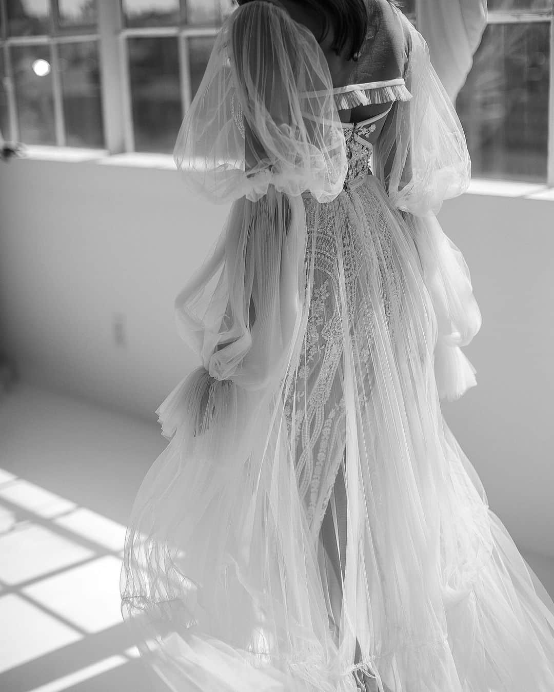 Galia Lahavさんのインスタグラム写真 - (Galia LahavInstagram)「Bridal Allure | An ethereal flow consists of a sheer pleated silk tulle #GLMagic Photo by @the_lane」5月9日 6時36分 - galialahav