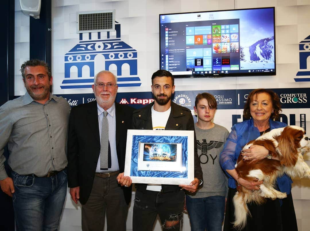 エンポリFCさんのインスタグラム写真 - (エンポリFCInstagram)「@cicciocaputo11 ha vinto la 13° edizione del premio Emiliano Del Rosso 👏🤙」5月9日 6時37分 - empoli_fc_official