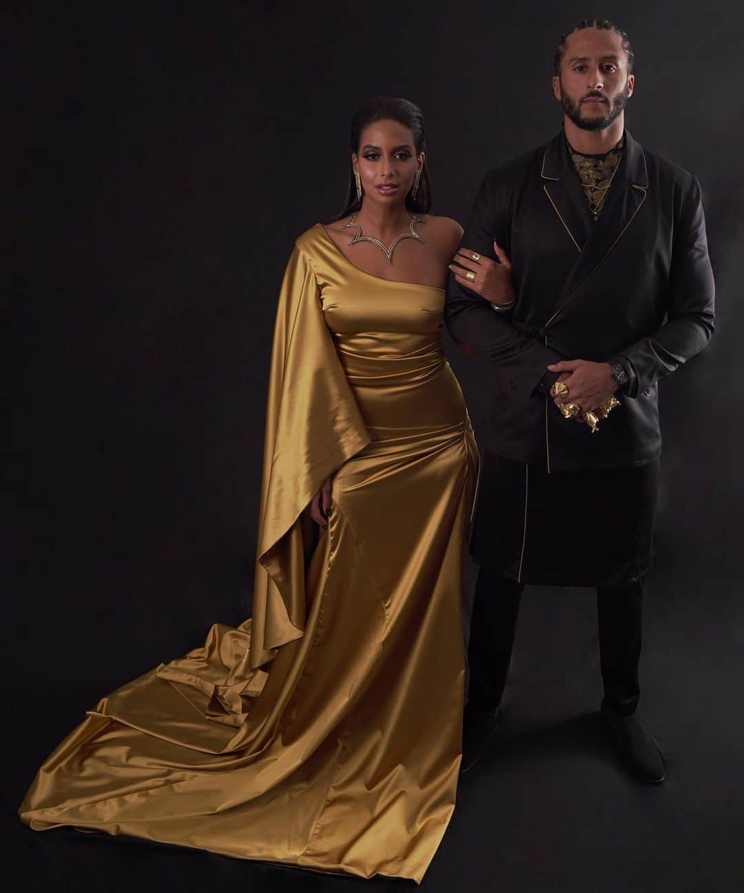 コリン・キャパニックのインスタグラム：「MET GALA 2019. We pay homage to our ancestors with our looks inspired by Ghana and Egypt.  Thank you to Anna Wintour & @voguemagazine for having us. #MetGala  Outfit: @pyermoss @kerbito Rings: @ugomozie Watch: @hublot Stylist: @lovingrachel @bhawkin10 Hair: @jaimealcivar  Grooming: @quisdabarber @hiphopmike Litty Creative Visionary Team: @nessnitty @mightykatrinab @miabellenyc @djtonedef @relrelrelrel @kisip 📸: @djtonedef」
