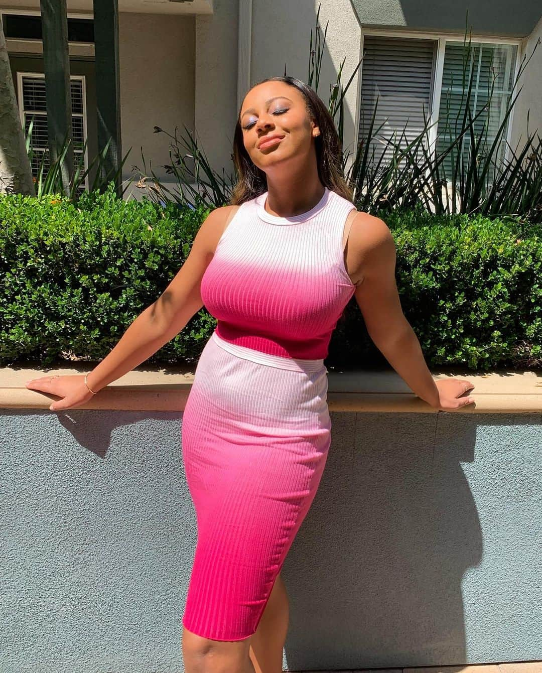 Nia Sioux Frazierさんのインスタグラム写真 - (Nia Sioux FrazierInstagram)「Pretty in pink 💘 What makes you feel pretty? Mine’s easy, @fashionnova 💯」5月9日 6時40分 - niasioux