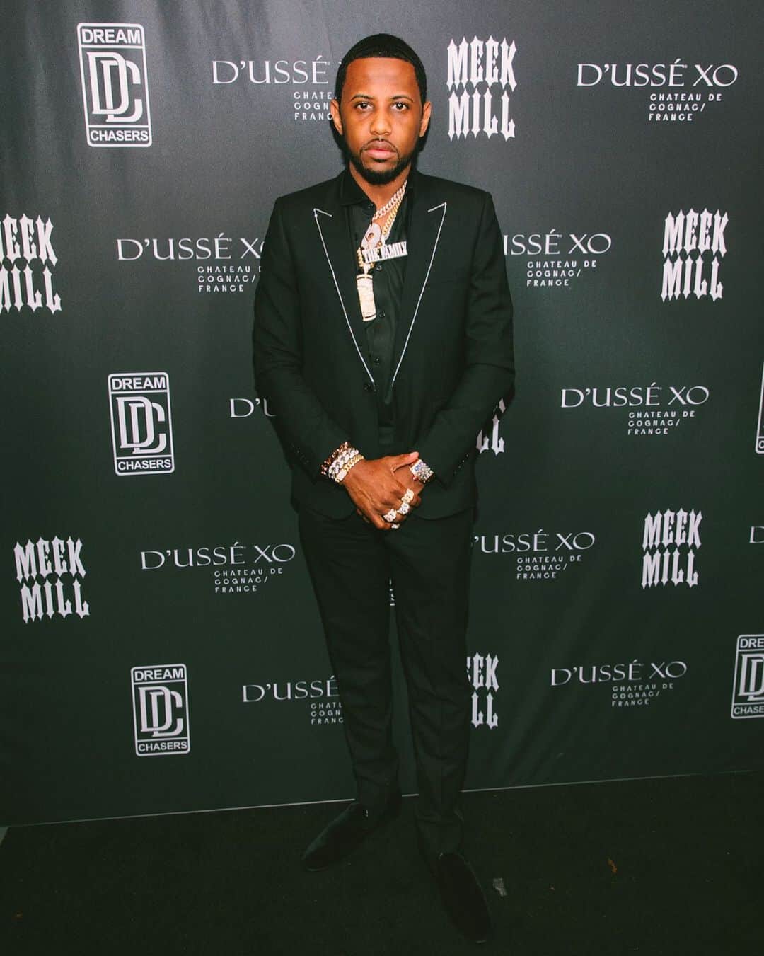 ファボラスのインスタグラム：「And when them situations came, i came out like a Champ.. 🏆 (sidebar - all these people around me & ain’t nobody tell me my chains & shirt was all messed up... i need new friends 🤣) #MeekMillBdayParty #1Oak #LA」