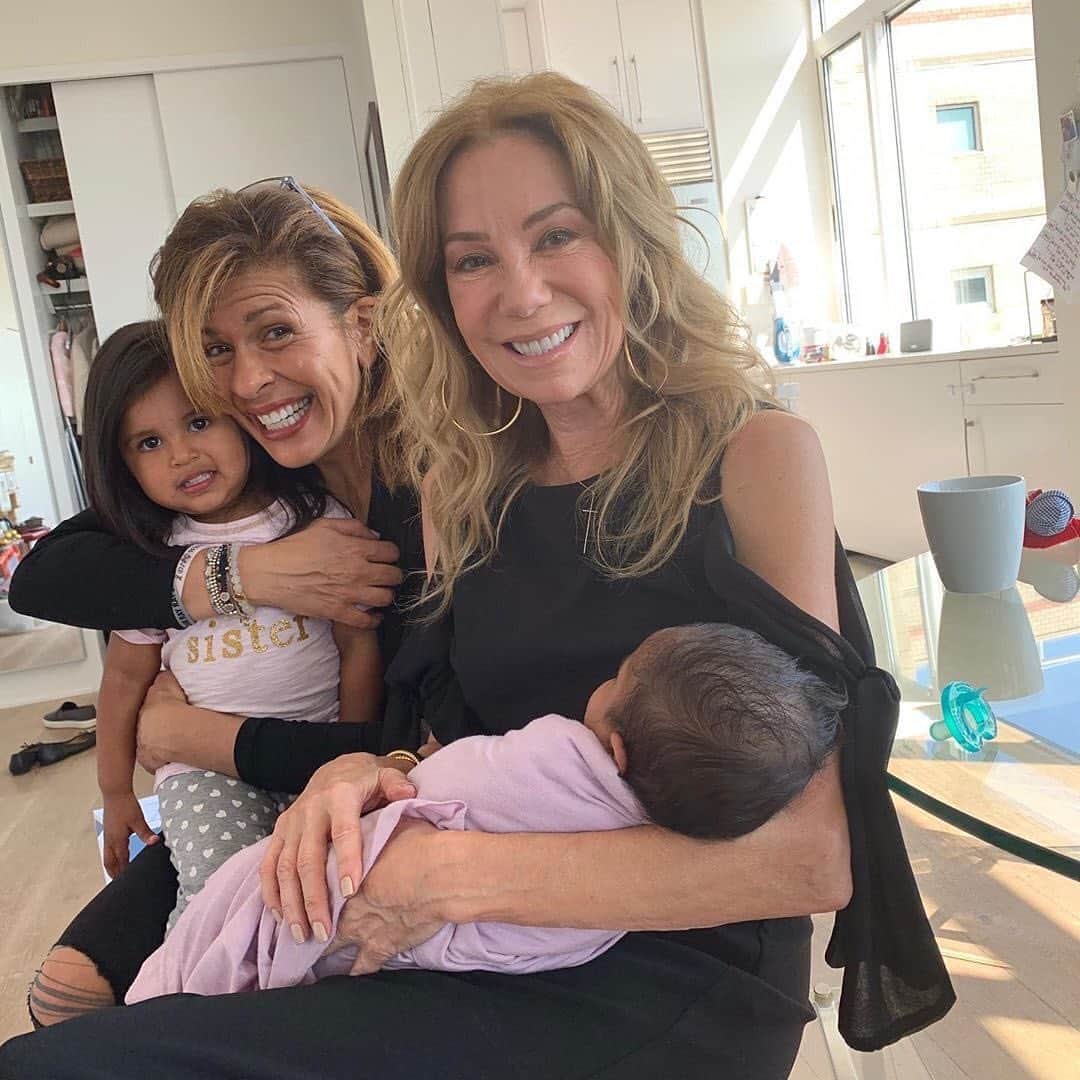 E! Onlineさんのインスタグラム写真 - (E! OnlineInstagram)「Kathie Lee Gifford and Hoda Kotb may not be #TodayShow co-anchors anymore, but they're still sharing life's biggest moments with each other. ❤️ (📷: Instagram)」5月9日 6時46分 - enews