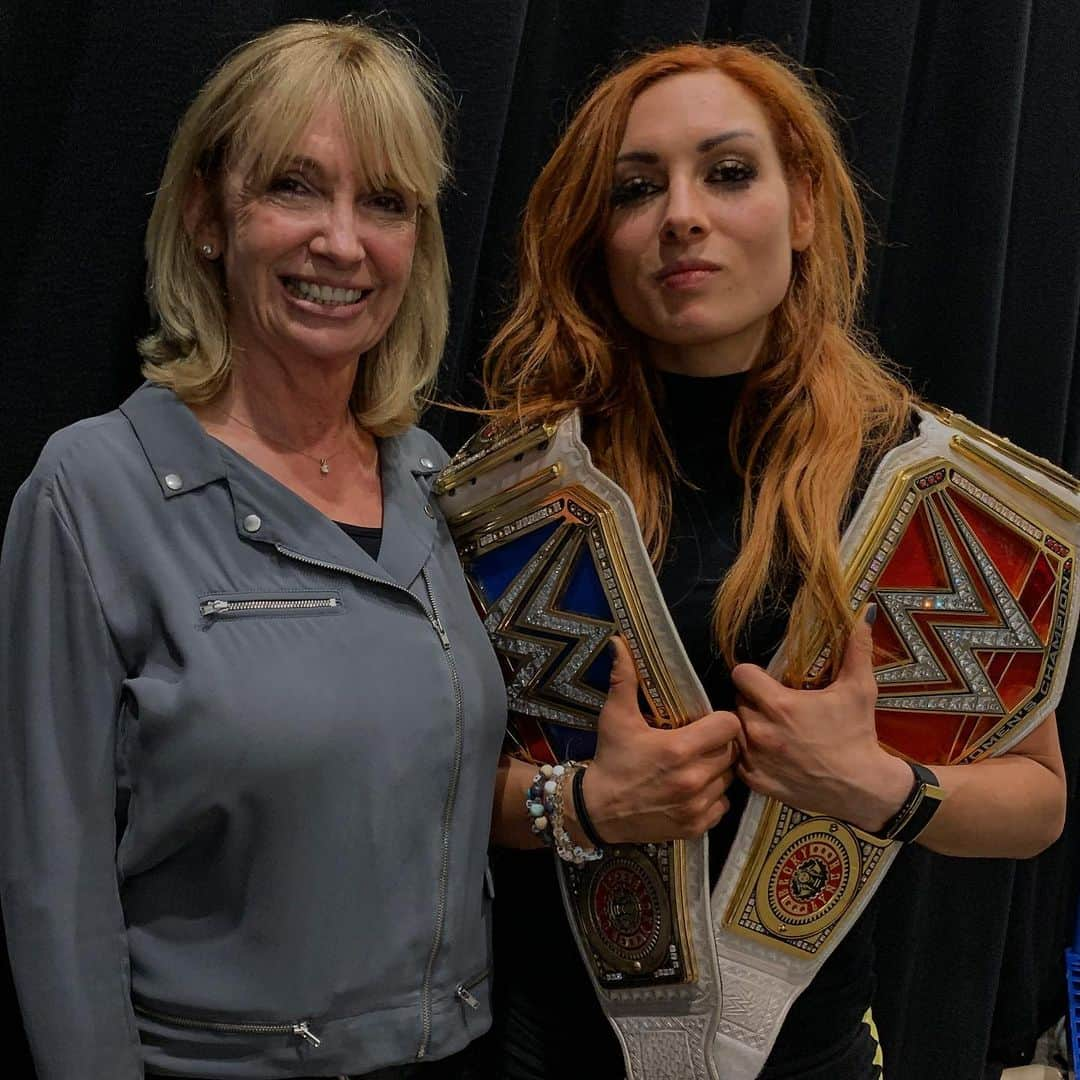 WWEさんのインスタグラム写真 - (WWEInstagram)「There’s nothing like a visit from Mom for #Becky2Belts after a big night at #WWEBelfast! @beckylynchwwe」5月9日 6時57分 - wwe