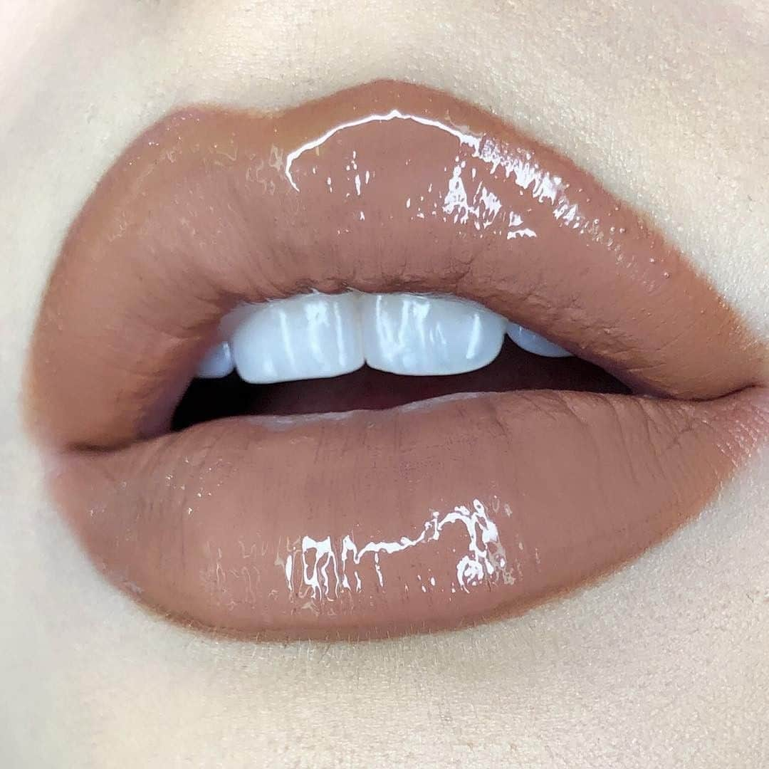 M·A·C Cosmetics Canadaさんのインスタグラム写真 - (M·A·C Cosmetics CanadaInstagram)「Get this glossy liquid latex lip with Lip Pencil in Stripdown, #VIVAGLAM ll Lipstick, and lots of Lipglass in Primordial 👄 Every cent of the purchased price of VIVA GLAM Lipstick goes toward helping women, men and children living with and affected by HIV/AIDS. Regram @rachelcarese_mua @maccosmeticsaustralia」5月9日 7時02分 - maccosmeticscanada