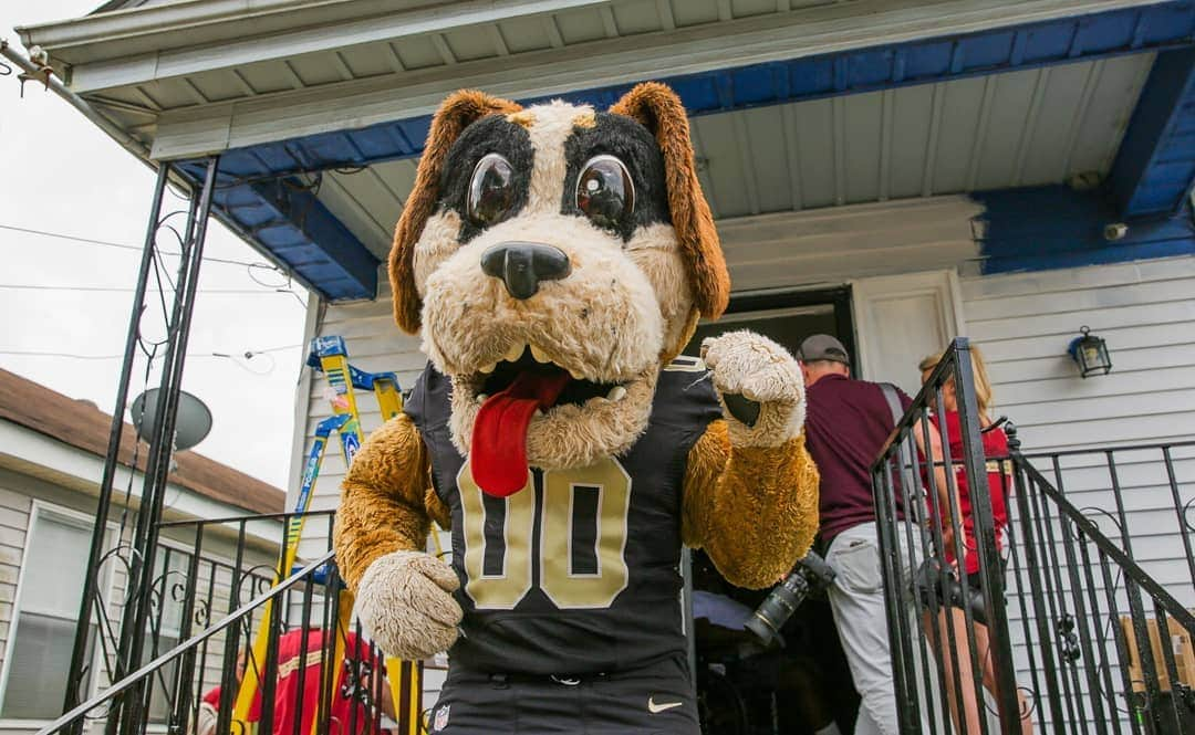 ニューオーリンズ・セインツさんのインスタグラム写真 - (ニューオーリンズ・セインツInstagram)「New Orleans Saints and employees from Dudley DeBosier worked together today to provide Jerry Hills with an ADA wheelchair ramp and exterior renovations to his family’s home. ⚜️ #DoRight4LA Click link in bio for more photos.」5月9日 7時17分 - saints