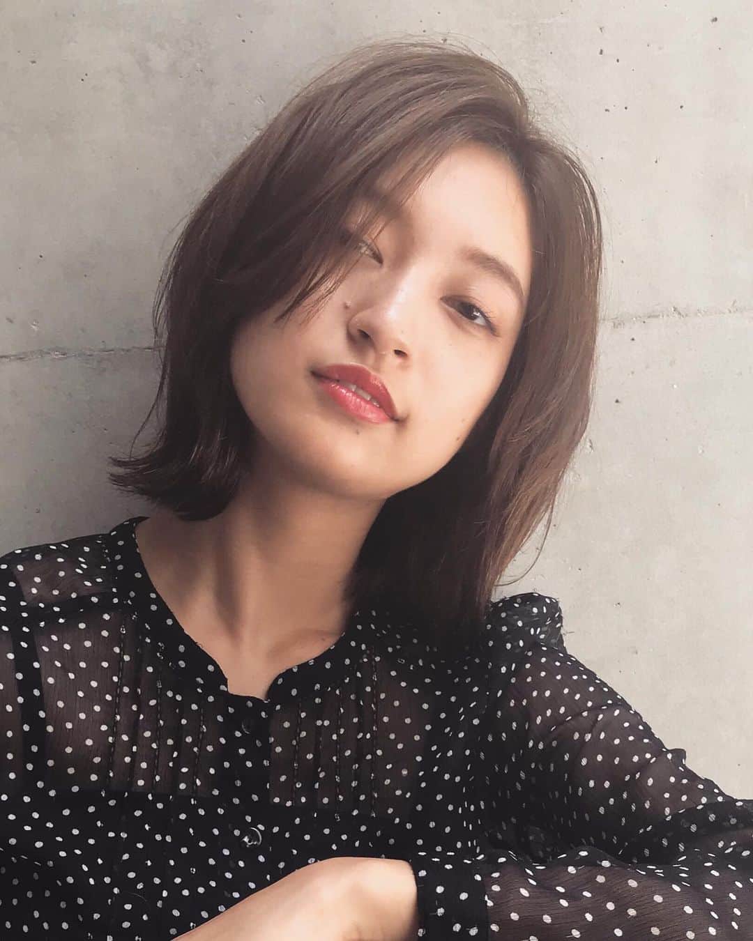 diptyMOILA diptyMOILA さんのインスタグラム写真 - (diptyMOILA diptyMOILA Instagram)「大人外ハネレイヤーボブ♡ . . . 月曜日も濱岡のみご予約可能です🙋‍♀️ @d_hamaoka DMまたはお電話で承ります ℡ 06 4704 5785 . . #ホリスティック縮毛矯正 #ツヤ髪 #diptymoila #ディプティモイラ #美容室 #大阪 #心斎橋 #南船場 #ホリスティックカラー #ノンダメージサロン #キラスイ #ミネコラ #外ハネボブ #レイヤー #大人ショート ＃お客様スナップ #くせ毛カバー #外国人風 #ハイライトカラー #煌水 #ベージュ #女性スタイリスト #美容学生 #アシスタント募集 #スタイリスト募集」5月9日 7時13分 - diptymoila917