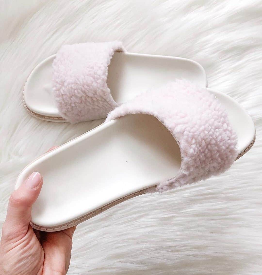 Target Styleのインスタグラム：「Sliding through the week as comfortably as possible. ✨ 📷: @realdesign.twins」