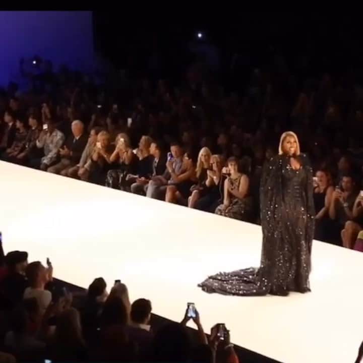 ネネ・リークスのインスタグラム：「I’m just strutting around Youtube! Subscribe to: The Life Of Nene」