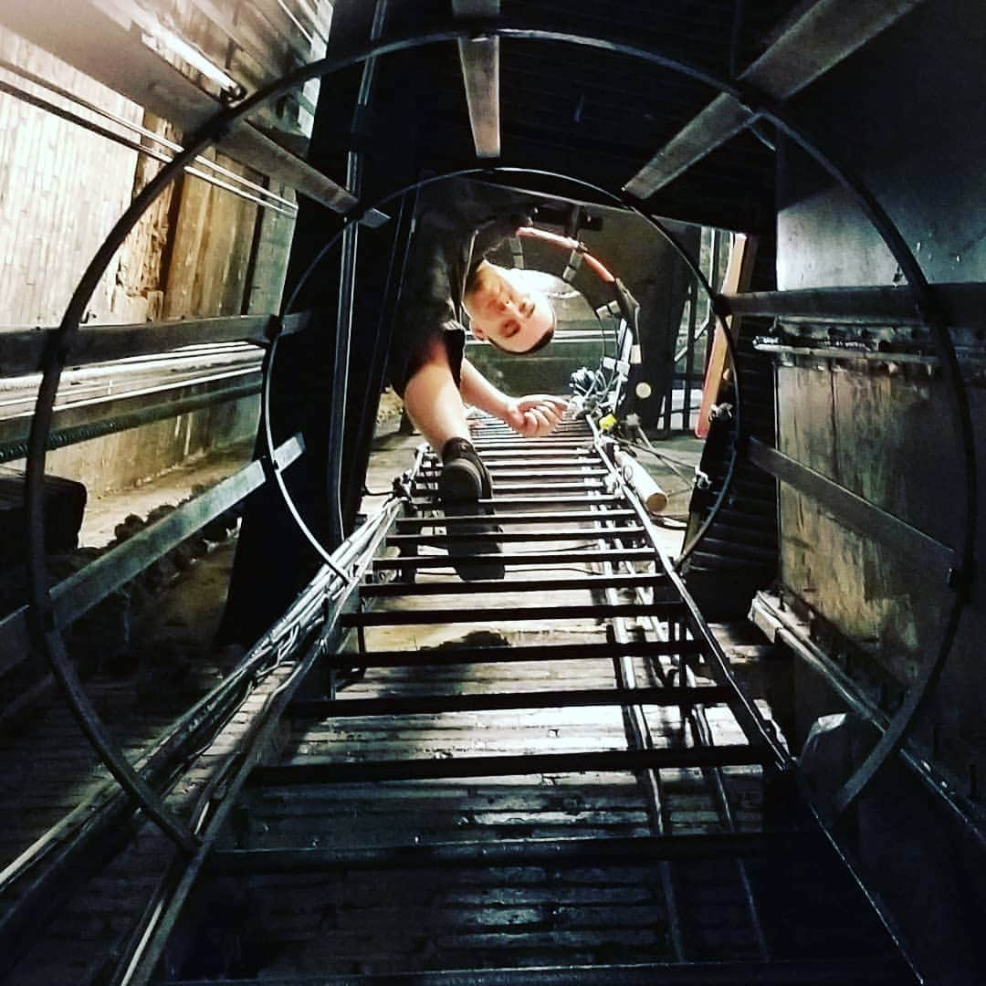 ジョニー・リー・ミラーさんのインスタグラム写真 - (ジョニー・リー・ミラーInstagram)「Not the #milleniumfalcon. Mikey the Flyman at the #samueljfreidmantheatre #ink」5月9日 7時21分 - jonnylmiller