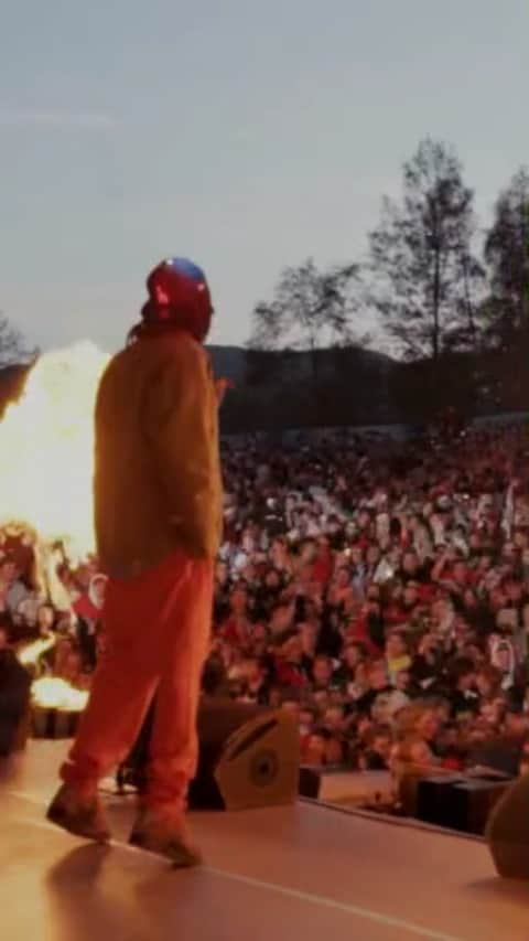 ウィズ・カリファのインスタグラム：「One last stop before i hit La. I’m home already but here’s the footage.」
