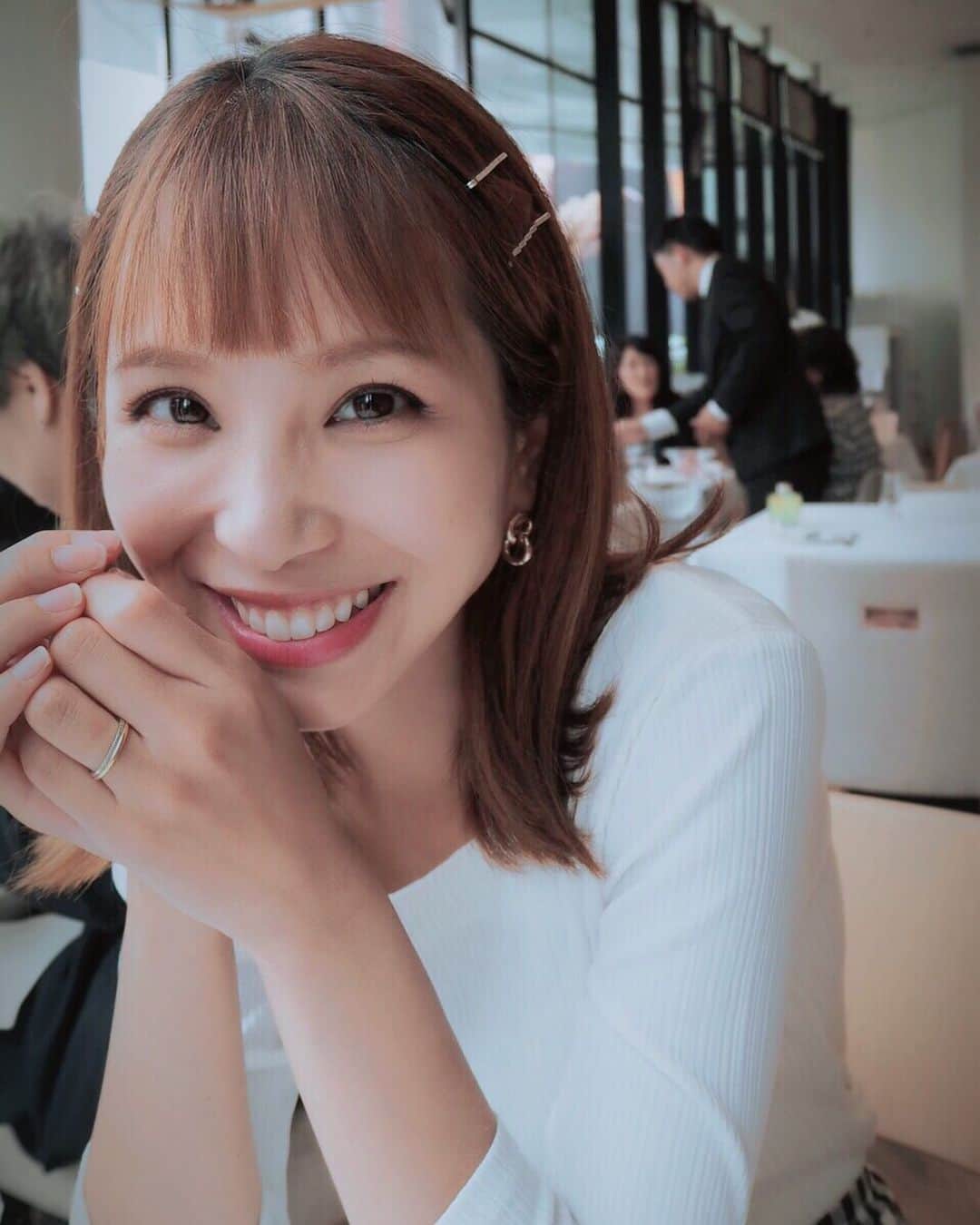 福長優のインスタグラム：「♡ 美容室行きたいなぁ✂︎ 切るか 伸ばすか  ま・よ・う #髪型行方不明 #髪の毛伸びるのが早すぎる」