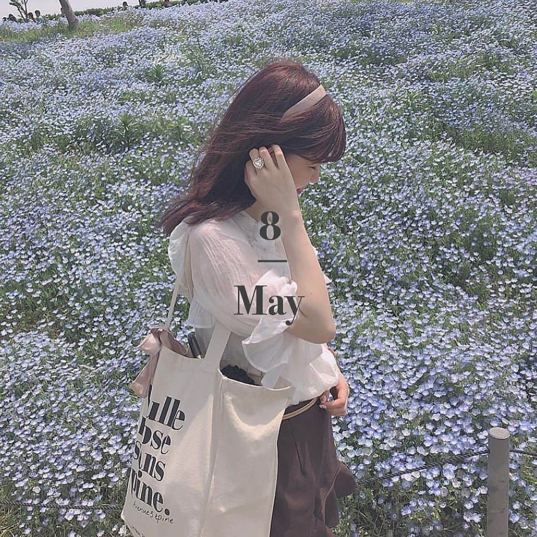 Move ムーブさんのインスタグラム写真 Move ムーブinstagram 花畑を背景にコーデ写真を かわいい写真を撮りたいから 私たちはいつもいい背景を探してる 今の季節だからこそ可能な お花畑を背景にコーデ写真を撮ってみて