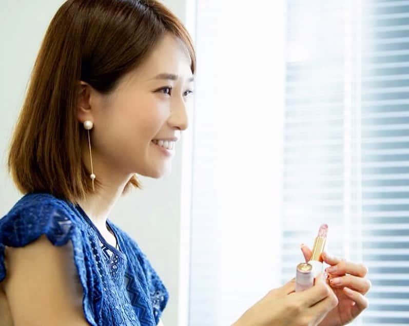 KAORI.OMURA 大村香織さんのインスタグラム写真 - (KAORI.OMURA 大村香織Instagram)「東京カレンダー @tokyocalendar の「35歳からの美容」という企画でインタビューを受けたものが配信されています☺︎ ・ 40歳になり、今やっている美容アレコレをお話ししました✨ ・ ここ数年で美容に対する考え方も、取り組みも変わってきたような気がしますが、大切なのはやはり潤いだと思っているのは変わらないし、大人になればなるほど、心も潤っている人間になりたいな。と思う気持ちは強くなりました。 ・ 40代、楽しそうな先輩方を見習って、自分らしく行こうと思います☺︎✨ ・ 記事は、ストーリーにリンクを貼っているのでよかったら見てみてくださいね☺︎ ・ さて今日も筋トレして寝よう。笑。 ・ ・ #東京カレンダー #アラフォー#アラフォー美容#アラフォーメイク#美容#美容好き#美容好きな人と繋がりたい #大人可愛い#大人可愛いメイク #取材#撮影#潤い#スキンケア#メイク#40歳#ボブ#ボブヘアー  #記事からフォローしてくださった方ありがとうございます☺︎」5月8日 22時41分 - kaori.omura