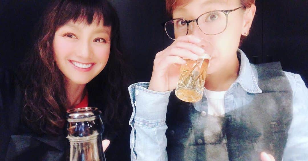 福島和可菜さんのインスタグラム写真 - (福島和可菜Instagram)「٩(ˊᗜˋ*)و  #ビールは私を幸せにする #アルコール中心生活 #の #アル中 #良い意味で #🍺 #私服の時 #休肝日 #月2 #あるかな #everyday  #飲んだ分走る #ガソリン #エネルギー #人生enjoy #乾杯 #with #舞ちゃん #世界一近い人 #泡 #smile #happy #sister #サブスリー姉妹」5月8日 22時36分 - fukushimawakana