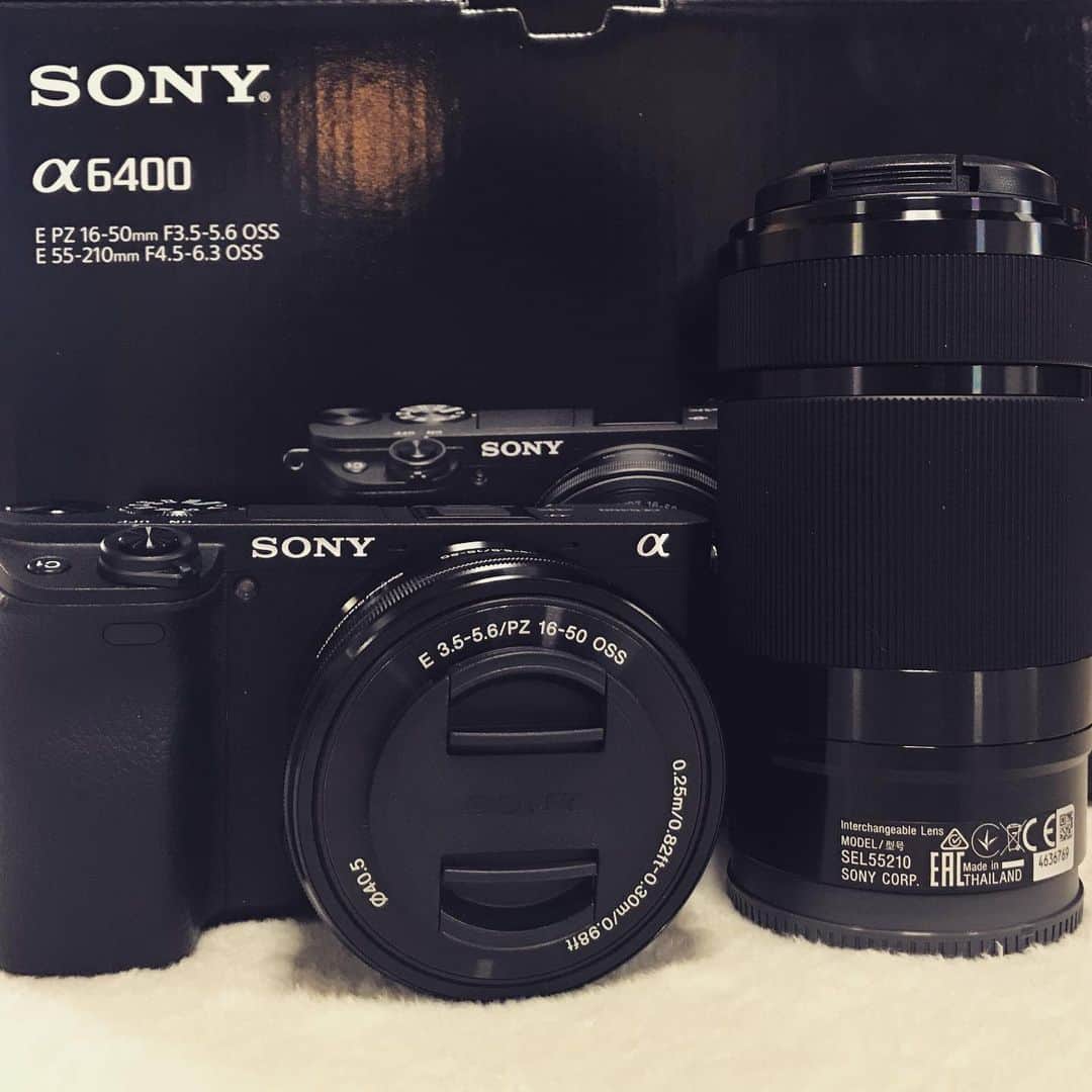 小嶋晶子のインスタグラム：「Guess what? I got a present as a surprise for my birthday!! Thank you honey.💋 #sony #sonyα6400 #α6400」