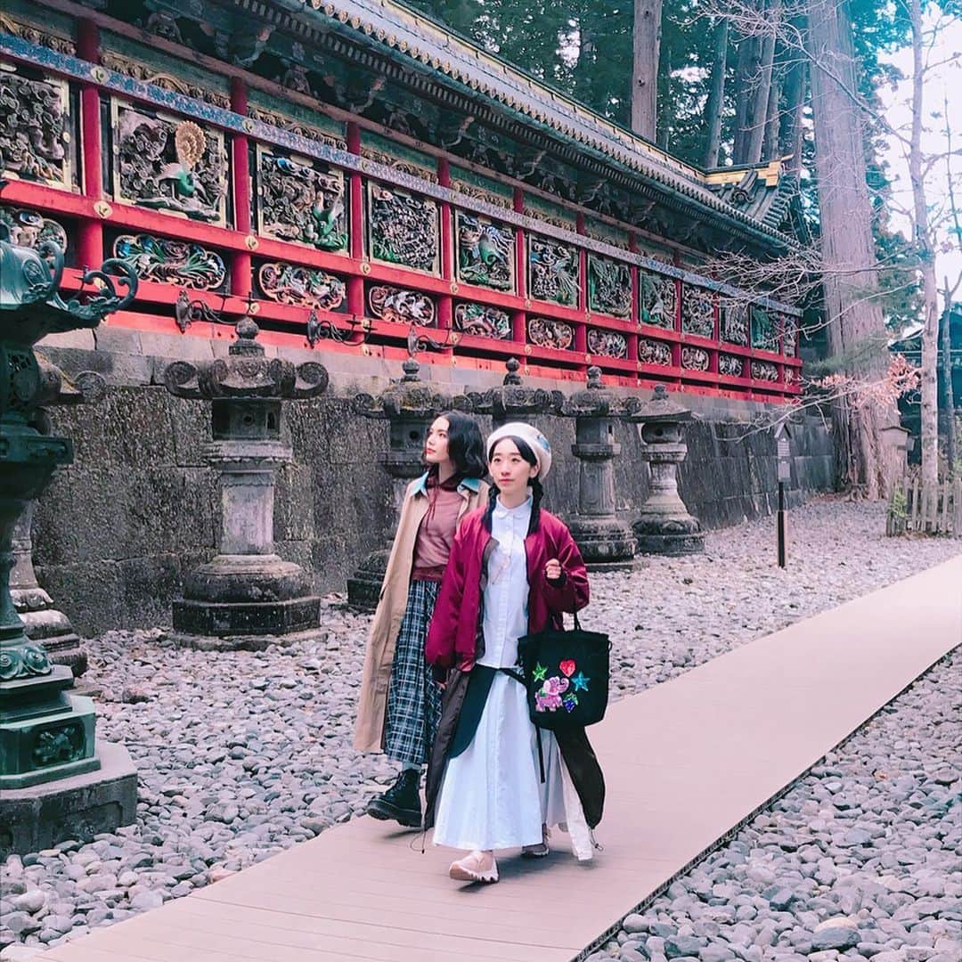 のインスタグラム：「本日23時〜23時30分 BS-TBSで放送のタビフクに出演します🌷 * こっちゃんと一緒に作った歌も歌ってるので、是非観てね☺️ * styling by @izumimachino  makeup by @torivomit * #tabifuku #bstbs #椎名琴音 #タビフク #マイトリ #TabifukuTBS #女子旅 #絶景 #トラベル」