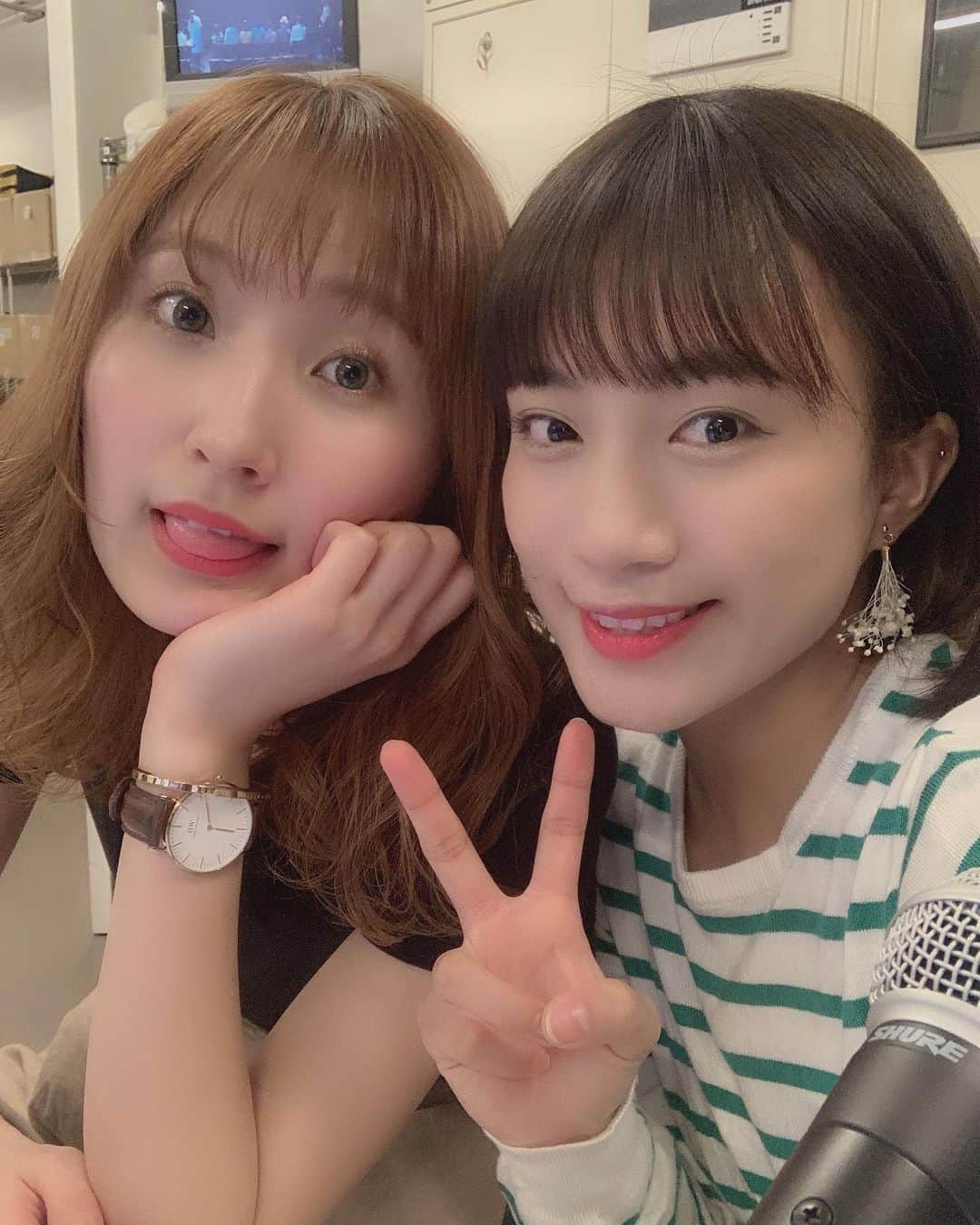 斉藤真木子さんのインスタグラム写真 - (斉藤真木子Instagram)「☺︎みこまき☻ #歯の麻酔のせいで上手く動かない口元 #喋るたびに口が歪んで大変でした #みこってぃに見てーっていいながら喋って #変やでって言われるってのを3回くらいやって #実況の終盤には麻酔が切れて #歯の痛みに襲われてそれはもう大変大変 #上手く喋れなかったのと #コンタクト忘れて遠くの文字が見えなかったので #たくさん台本読んでもらいました #みこってぃありがとう #明日もよろしく」5月8日 22時59分 - saitomakiko628