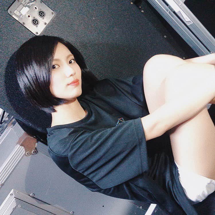 小林玲のインスタグラム：「.﻿﻿ ﻿﻿ ﻿﻿ 5/4〜﻿﻿ 全国12箇所を回るツアーが﻿﻿ スタートしました🥀﻿﻿ ﻿﻿ 遊びきてね☺︎ ﻿ ﻿ #japanesegirl #me﻿ #shorthair #Japan﻿ #tour #Live」