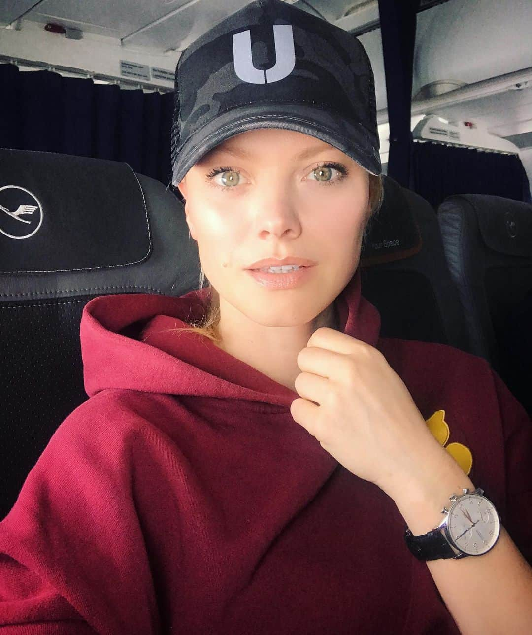 フランツィスカ・クヌッペさんのインスタグラム写真 - (フランツィスカ・クヌッペInstagram)「up in the air ❤️💋✨✈️ on my way to Frankfurt for IWC  tonight @iwcwatches_ger @iwcwatches  #traveller #travelstyle #bemypilot #dreamofflying #iwcpilot #lovemyjob #enjoylife #everysecond ᵂᴱᴿᴮᵁᴺᴳ ᵂᴱᴳᴱᴺ ᴺᴬᴹᴱᴺˢ/ᴹᴬᴿᴷᴱᴺᴺᴱᴺᴺᵁᴺᴳ」5月8日 22時53分 - franziskaknuppe