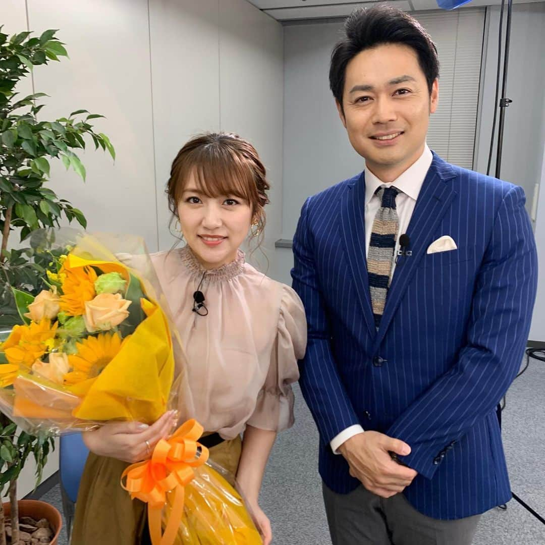 高橋みなみさんのインスタグラム写真 - (高橋みなみInstagram)「お知らせです😊 明日のCBC「ゴゴスマ 〜GO GO!Smile!〜」に出演しています！ 15時台での登場ですー✨ 高野貴裕アナウンサーにインタビューしていただきました☺️ お祝いにお花もいただいちゃったよ！  ぜひご覧ください✨  #ゴゴスマ #cbc #TV  衣装👗 トップス @eclin_official #fashion  #happy #love」5月8日 22時54分 - taka37_chan