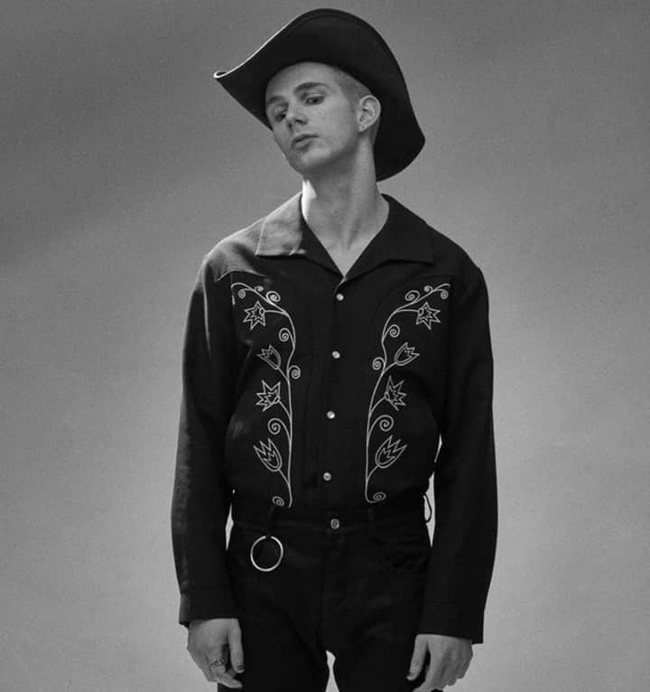 クラマー&スタウトさんのインスタグラム写真 - (クラマー&スタウトInstagram)「Modern cowboy. Thank you @michaelandrewstylist! • • • One of our favorite jackets. The Roy embroidered jacket in Black. Exclusively at @slightlyalabama • • • #ksway #kspress #dressefficiently #krammerstoudt #press #editorial」5月8日 23時01分 - krammerstoudt