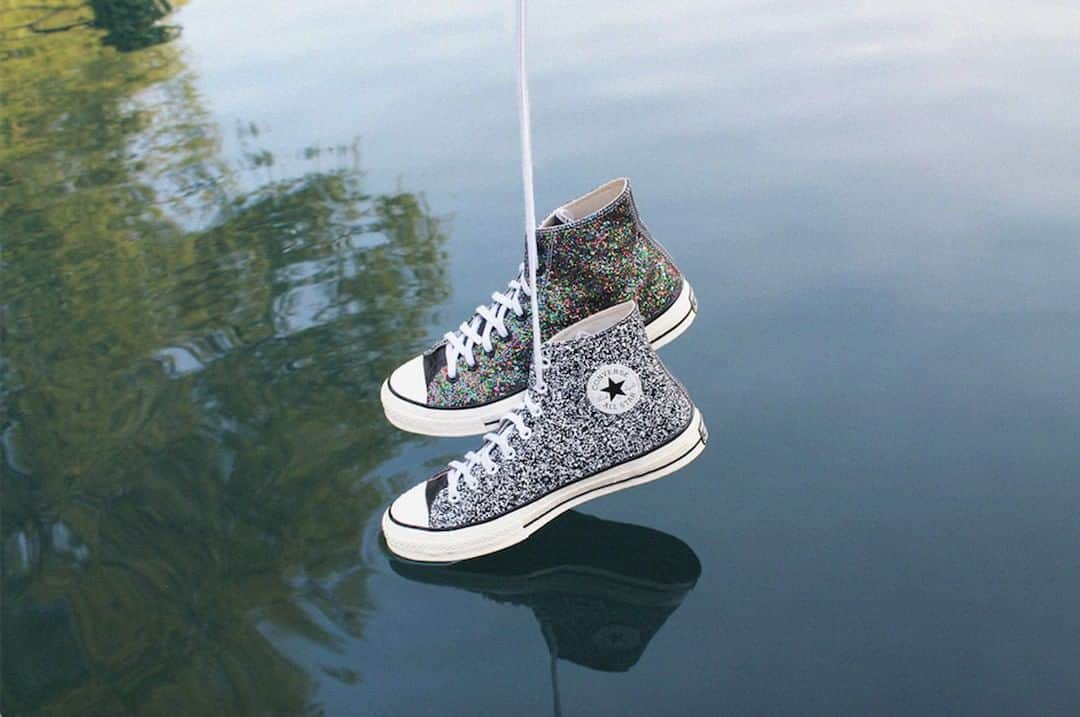 JWアンダーソンさんのインスタグラム写真 - (JWアンダーソンInstagram)「MULTI & SILVER GLITTER CHUCK TAYLOR @CONVERSE DROPPING THURDAY 9TH MAY AVAILABLE ONLINE AND AT JW ANDERSON WORKSHOPS #CONVERSEXJWANDERSON #RUNSTARHIKE #JWANDERSON #CONVERSE」5月8日 23時01分 - jw_anderson