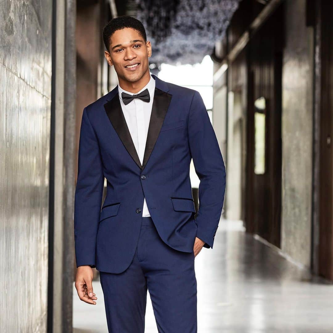 ペリーエリスのインスタグラム：「Celebrate graduation day and prom night in style with the Spring Suiting Event. Shop this look and more by clicking the link in our bio. #LifeReadySince1976 #PerryEllis」