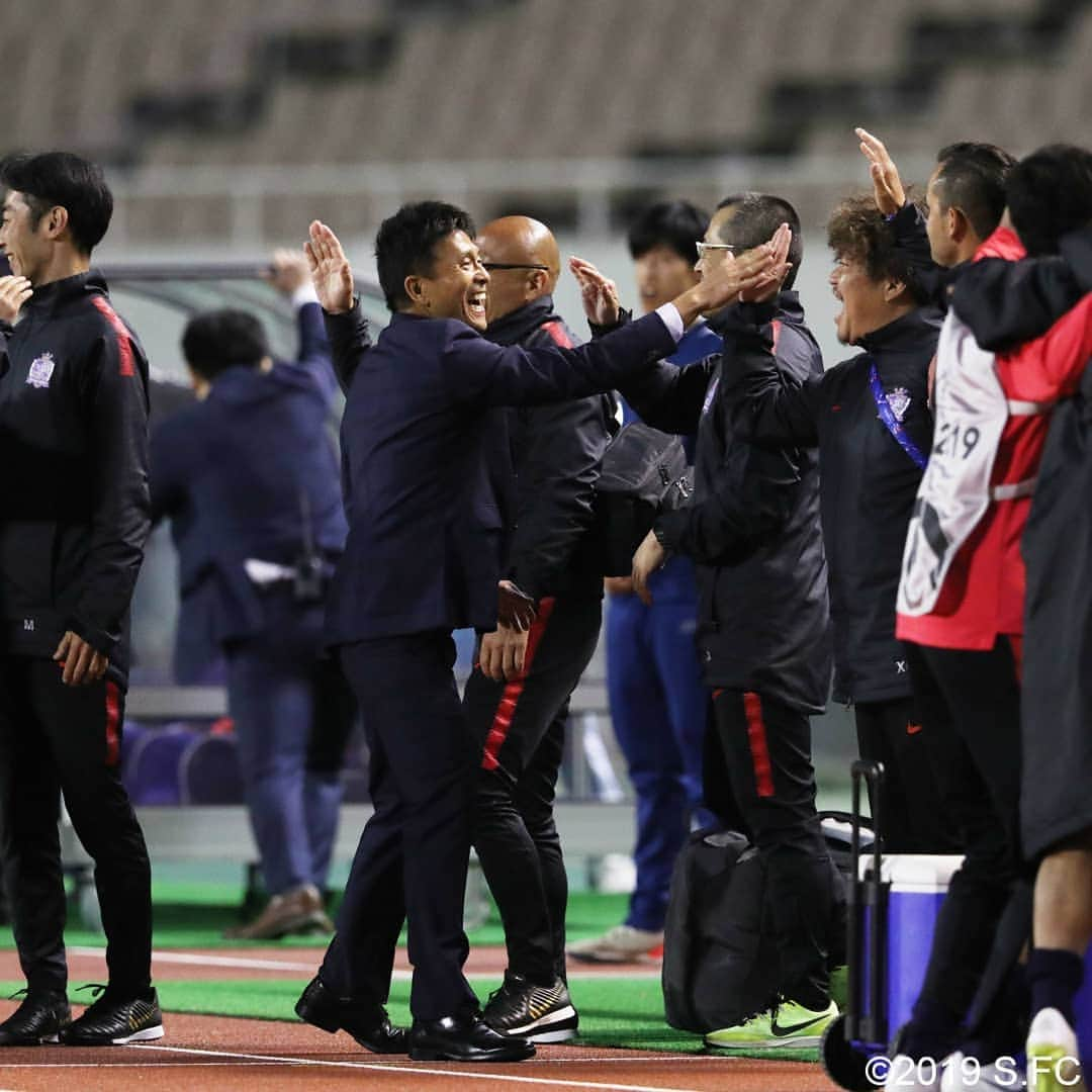 サンフレッチェ広島さんのインスタグラム写真 - (サンフレッチェ広島Instagram)「⚽AFCチャンピオンズリーグ　グループステージ第5戦　試合結果⚽ サンフレッチェ広島　1-0　広州恒大 前半：1-0 後半：0-0 【得点者】佐々木翔  この結果、グループ首位でラウンド16進出が決定しました🙌 平日ナイトゲームにもかかわらず、熱いご声援をありがとうございました🙇  #清水航平選手 #佐々木翔選手 #森島司選手 #野津田岳人選手 #東俊希選手 #松本泰志選手 #荒木隼人選手 #野上結貴選手 #sanfrecce #ICHIGAN」5月8日 23時09分 - sanfrecce.official