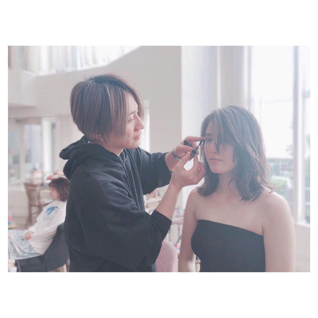 前原穂高のインスタグラム：「久しぶりの作品撮り。 メイクもヘアもカメラも久しぶりに全部やったよ〜👍 また完成は別で載せよっと。 他のスタッフも撮影していて みんなのやる気に感動したし 僕自身かなり充実した休日でした！ また作品撮りの回数増やすぞーー！ 美容師は作品作ってなんぼ👍 ㅤㅤㅤ #撮影 #ヘア #ヘアアレンジ #ヘアスタイル #ヘアメイク #ヘアセット #アレンジ #スタイリング #ほだかっと #ほだからー #ヘアサロン #サロン #美容室 #hair #hairstyle #haircolor @vvvvvvioletttttt  @vvvvvviolet_nagoya  #美容室violet」