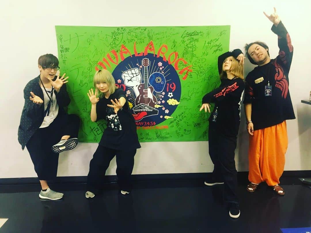 のインスタグラム：「インスタに写真あげるのむずい🥺💦笑 久々に頑張ってまとめた！  #ビバラ #オメでたい頭でなにより #マキシマムザホルモン2号店」