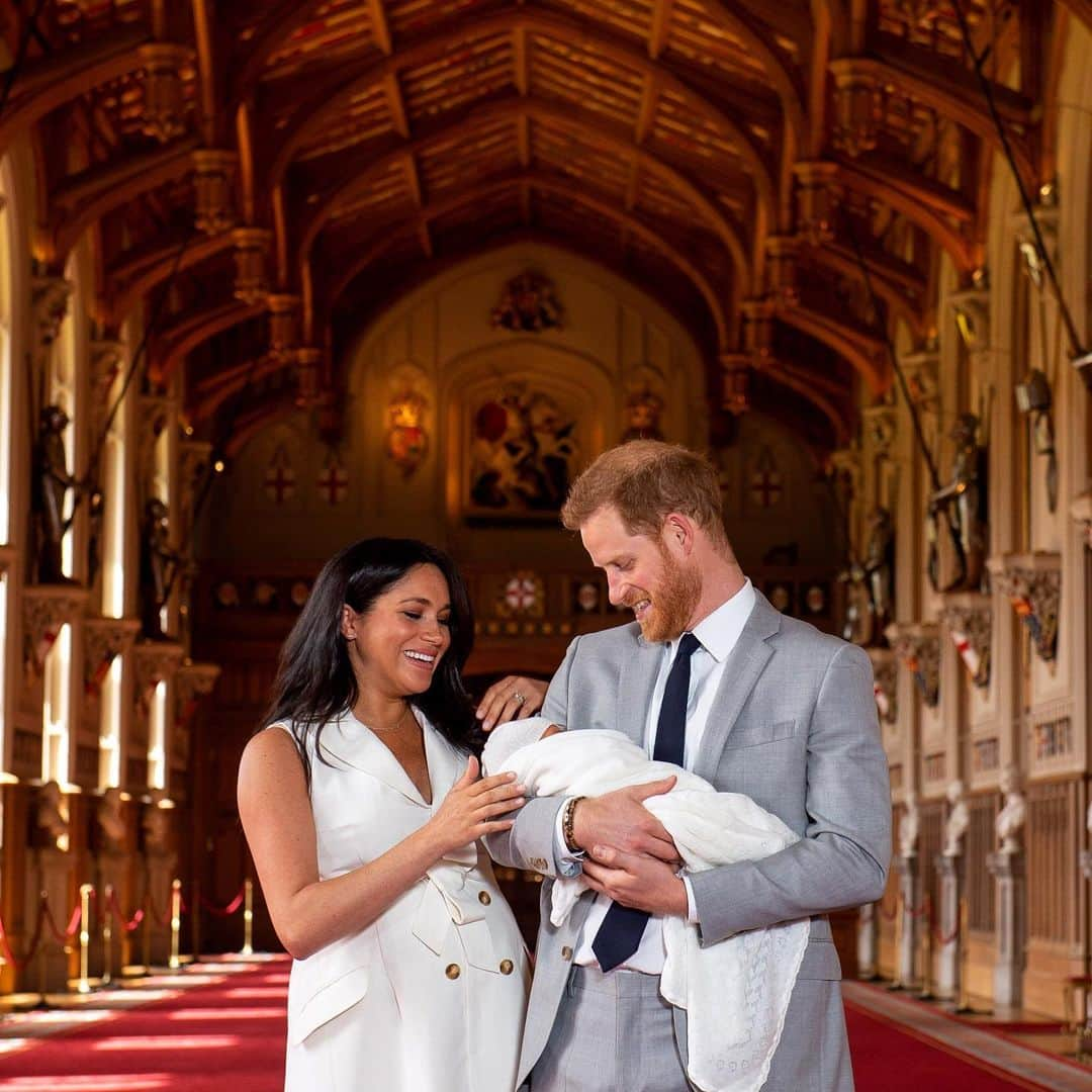 NBC Newsさんのインスタグラム写真 - (NBC NewsInstagram)「Prince Harry and Duchess Meghan tend to their newborn son as they appear with the #royalbaby for the first time. Click the link in our bio to read more. . 📷 @dominic.lipinski / WPA pool via @gettyimages」5月8日 23時18分 - nbcnews