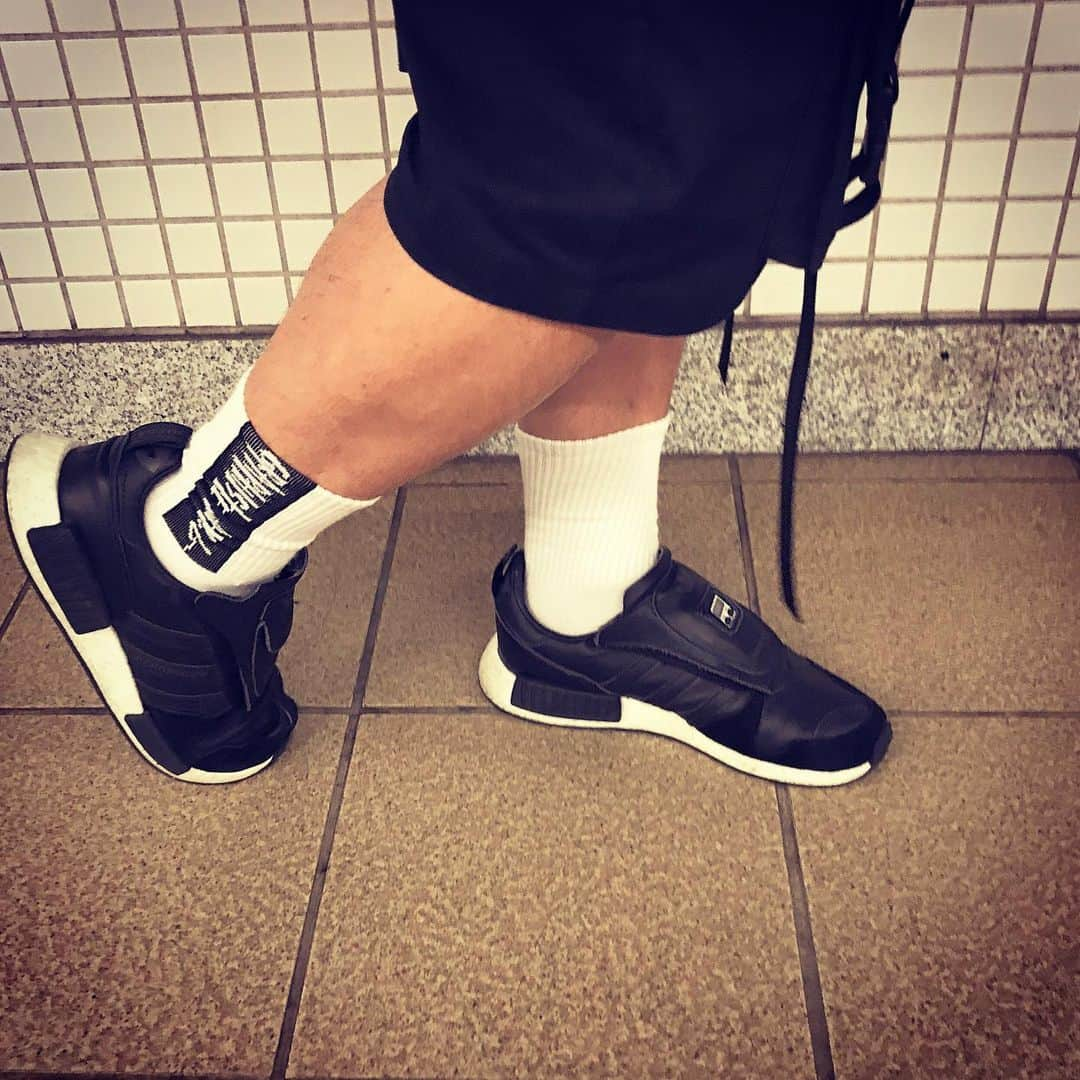 YUさんのインスタグラム写真 - (YUInstagram)「大好きadidas  MICROPACER x R1 NEVER MADE CORE BLACK  #adidas」5月8日 23時21分 - uezatoyu