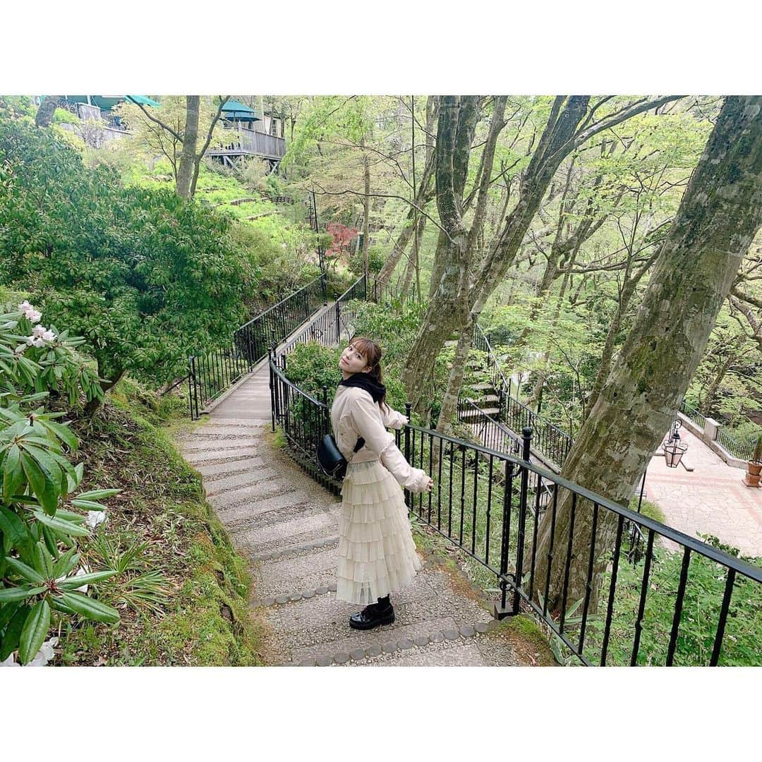 宮崎理奈さんのインスタグラム写真 - (宮崎理奈Instagram)「. . . 箱根旅行2日目は ガラスの森美術館へ✨ すっごく素敵だったー！！ これは肉眼で見て初めて感動しますよ！！ お花とかもガラスで出来てるの💐 ガラスのイヤリング買いたかったんだけど、迷いすぎて選べなかったからまた来た時に買う😑笑 . . . . #箱根 #箱根旅行 #ガラスの森美術館 #ガラス #旅行 #trip #photography #photo #picture」5月8日 23時26分 - rina.miyazaki0221