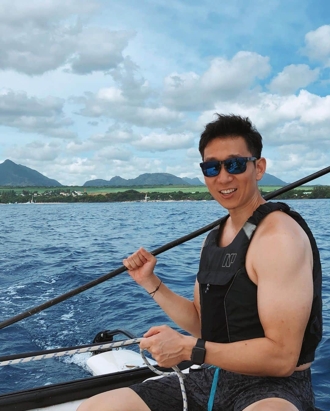 ソニア・スイさんのインスタグラム写真 - (ソニア・スイInstagram)「水上運動日🤙☀️⛵️ 要變焦棠啦～ok嗎🤪？ #mauritius #clubmedalbion #sailing #paddleboarding #eating」5月8日 23時26分 - suitangtang