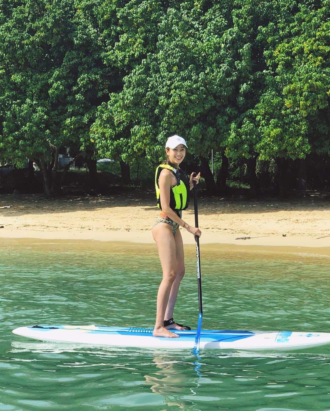 ソニア・スイさんのインスタグラム写真 - (ソニア・スイInstagram)「水上運動日🤙☀️⛵️ 要變焦棠啦～ok嗎🤪？ #mauritius #clubmedalbion #sailing #paddleboarding #eating」5月8日 23時26分 - suitangtang