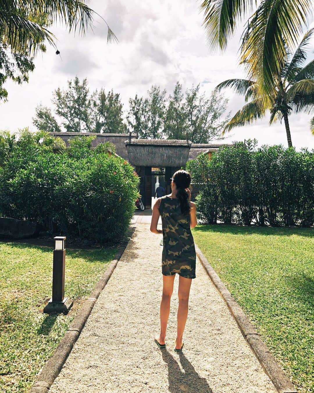 ソニア・スイさんのインスタグラム写真 - (ソニア・スイInstagram)「水上運動日🤙☀️⛵️ 要變焦棠啦～ok嗎🤪？ #mauritius #clubmedalbion #sailing #paddleboarding #eating」5月8日 23時26分 - suitangtang