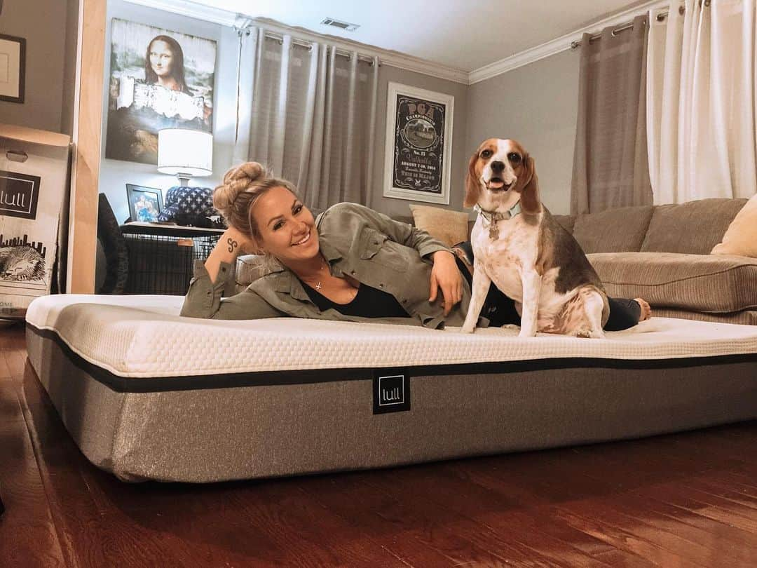 Kindly Myersさんのインスタグラム写真 - (Kindly MyersInstagram)「I’ve been sleeping on my new lullbed for about a week now. I couldn’t be happier! It’s so comfortable! Makes it easy to get a good nights sleep in a bed like this. Save $150 during Lull’s Mother’s Day Sale at lull.com/kindly #ad #getyourlullon」5月8日 23時29分 - kindlymyers