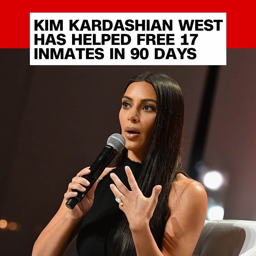 CNNさんのインスタグラム写真 - (CNNInstagram)「Kim Kardashian West has been quietly working behind the scenes over the past three months to help commute the life sentences of 17 first-time nonviolent drug offenders. The reality star, who announced recently that she's studying to become a lawyer, has helped fund her lawyer’s 90 Days of Freedom campaign as part of the First Step Act, which President Trump signed into law last year.⠀⠀⠀⠀⠀⠀⠀⠀⠀⠀⠀⠀ (📸: Slaven Vlasic/Getty Images for The Girls' Lounge)」5月8日 23時30分 - cnn