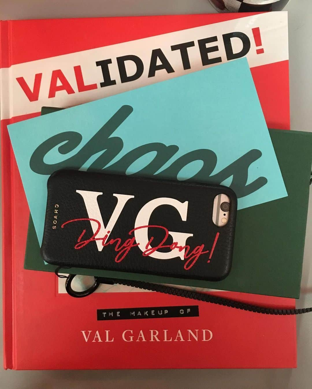 ValGarlandさんのインスタグラム写真 - (ValGarlandInstagram)「💥 DING DONG DELICIOUS 💥 I’m so excited with my new phone case ❣️ Thank you thank you thank you @katielyall and @stockdale.charlotte @chaos 💋❤️💋 #chaos #chaosclub #dingdong」5月8日 23時42分 - thevalgarland