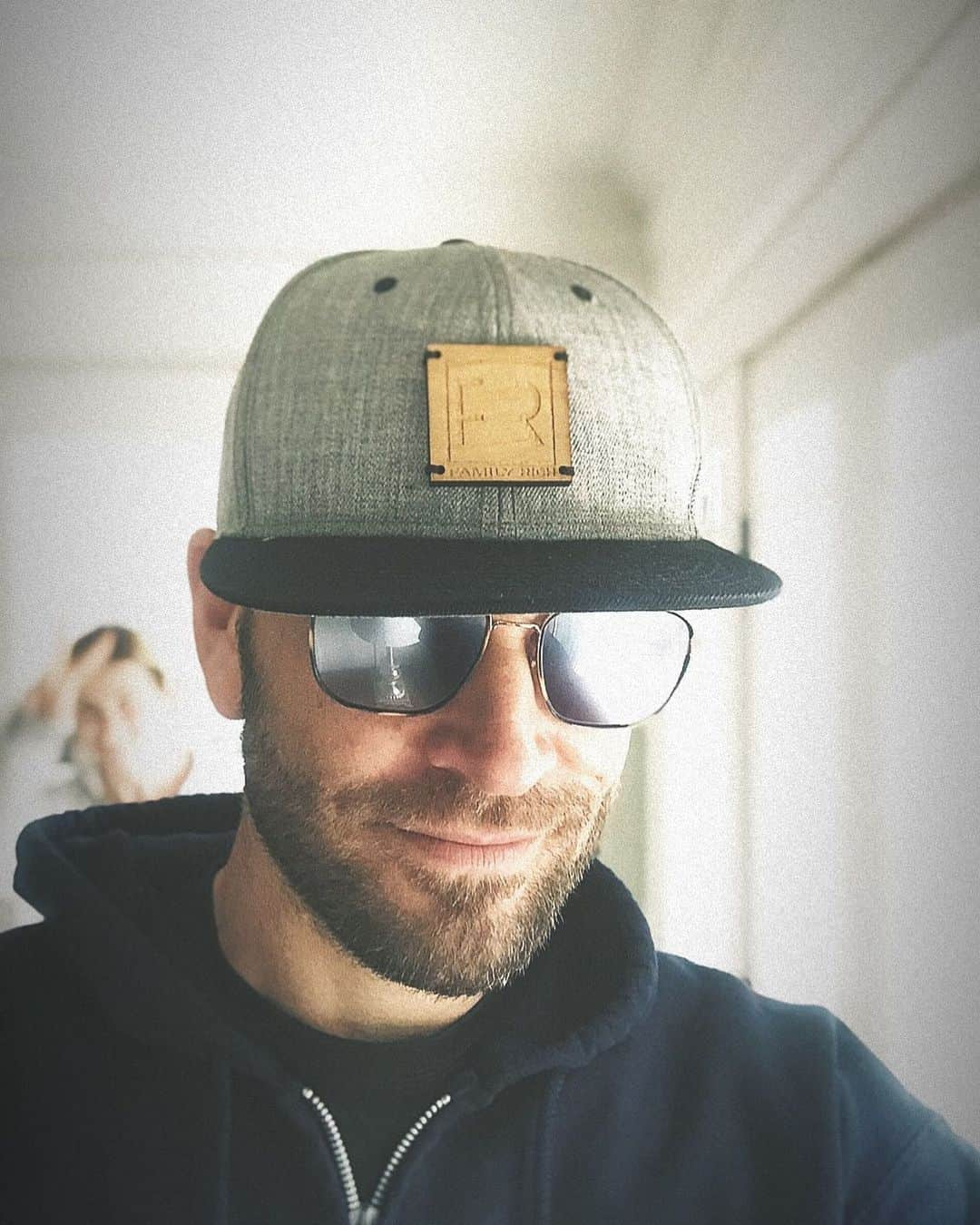 ジョン・ブラザートンさんのインスタグラム写真 - (ジョン・ブラザートンInstagram)「When you’re trying to be cool in your new #glasses, but your wife keeps it real ✌️😎 . . . . . . @garrettleight thank you for the new #shades 🤙 very dope!」5月8日 23時37分 - johnbrotherton