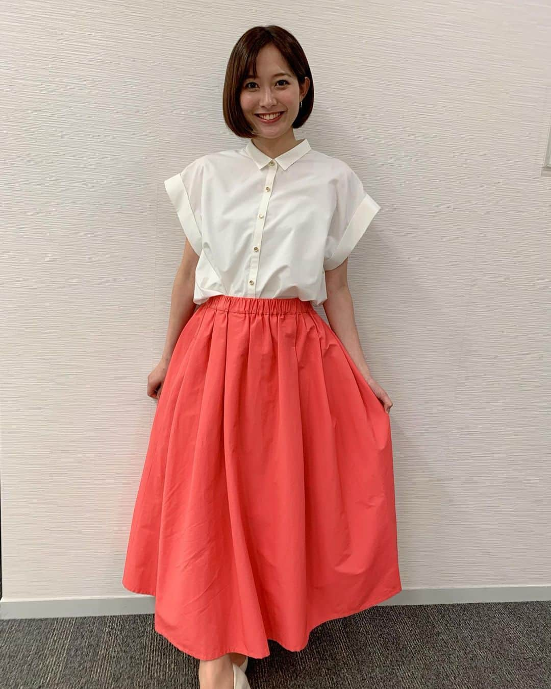 久冨慶子さんのインスタグラム写真 - (久冨慶子Instagram)「今日の衣装は @loungedress  でした✨✨ スカートのシルエットと色が 好きなタイプです💕 ＊ ＊ #テレビ朝日 #スーパーjチャンネル  #久冨慶子 #アナウンサー #衣装 #前髪ちょろっと崩れた #そろそろ短くしたい」5月8日 23時37分 - keiko0hisatomi