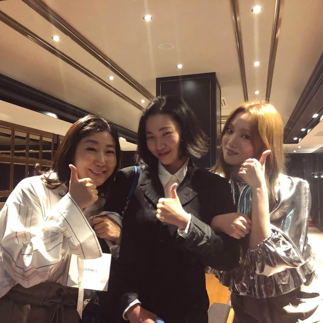 チャン・ユンジュのインスタグラム：「#걸캅스 시사회 다녀 왔어요. ㅎㅎㅎㅎ  역시 믿고보는 라미란 배우와  우리를 놀래킨 이성경 배우의 호흡. 영화 재밌어요. 🤩😍✨👍🏻 _ #미란언니축하해요❤️」