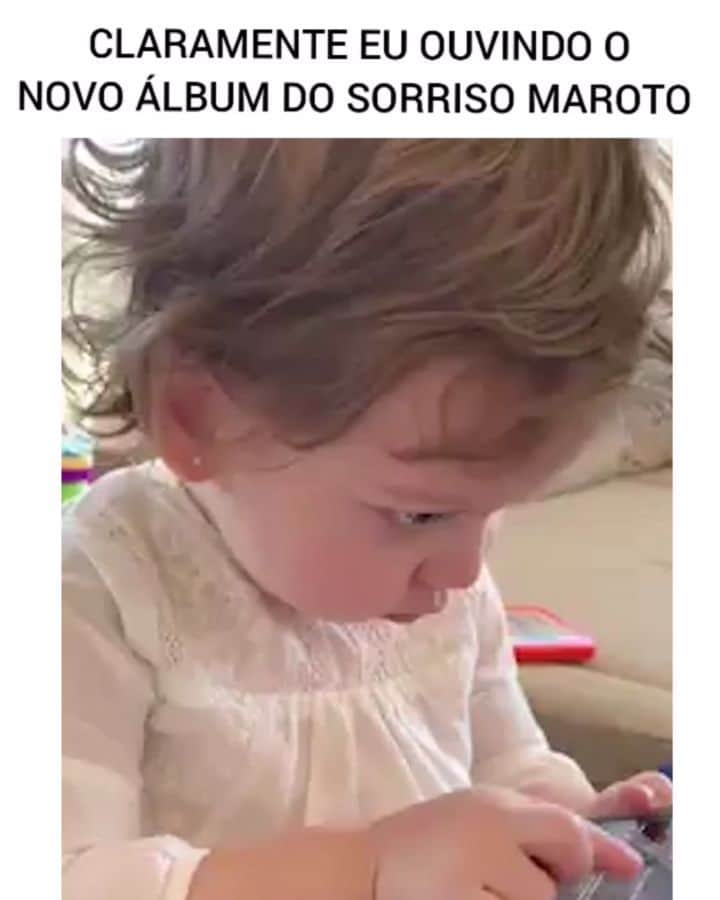 Sorriso Marotoのインスタグラム：「E você? Também está curtindo nosso novo álbum #AoCuboAoVivoEmCores nos apps de música? Conta aí qual a sua favorita! 😀 #memes」